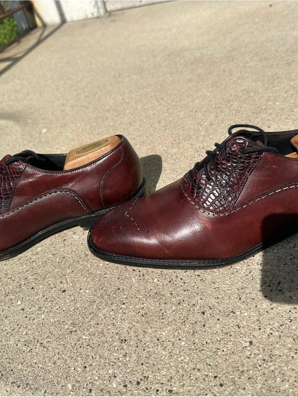 Genuine Alligator trim! Men's Burgundy Leather Oxford with Brogue Detailing